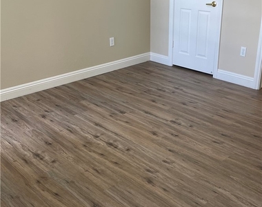 8000 Badura Avenue - Photo Thumbnail 6