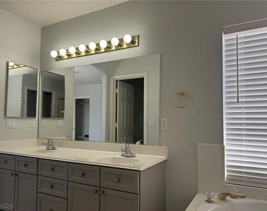 11029 Meadow Leaf Avenue - Photo Thumbnail 19