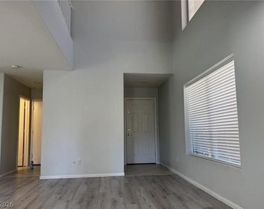 11029 Meadow Leaf Avenue - Photo Thumbnail 4