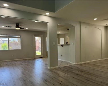 11029 Meadow Leaf Avenue - Photo Thumbnail 6