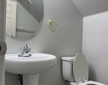 11029 Meadow Leaf Avenue - Photo Thumbnail 12