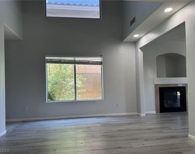 11029 Meadow Leaf Avenue - Photo Thumbnail 7