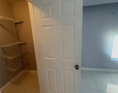 2832 Mill Point Drive - Photo Thumbnail 19