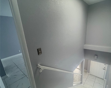 2832 Mill Point Drive - Photo Thumbnail 10