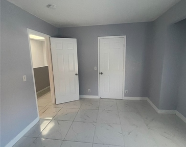 2832 Mill Point Drive - Photo Thumbnail 17