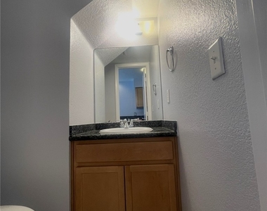 2832 Mill Point Drive - Photo Thumbnail 8