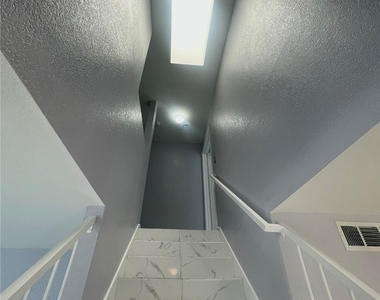 2832 Mill Point Drive - Photo Thumbnail 9