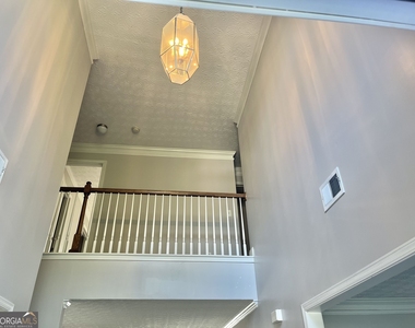 1154 Folkstone Drive - Photo Thumbnail 2