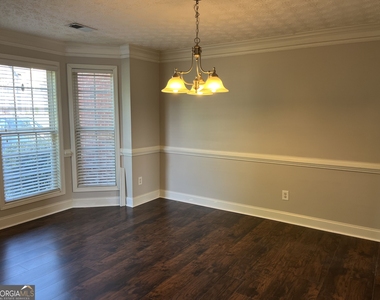 1154 Folkstone Drive - Photo Thumbnail 5