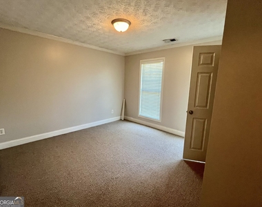 1154 Folkstone Drive - Photo Thumbnail 33