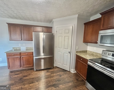 1154 Folkstone Drive - Photo Thumbnail 9