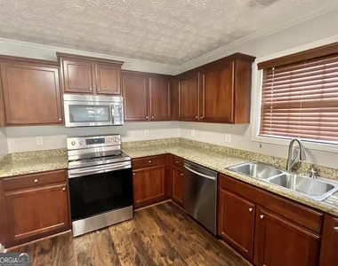 1154 Folkstone Drive - Photo Thumbnail 10