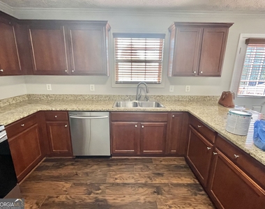 1154 Folkstone Drive - Photo Thumbnail 11