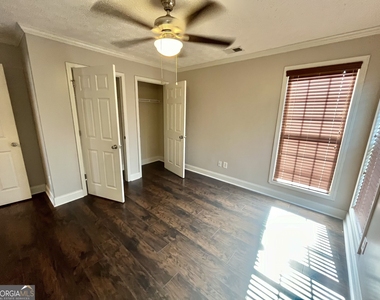 1154 Folkstone Drive - Photo Thumbnail 16