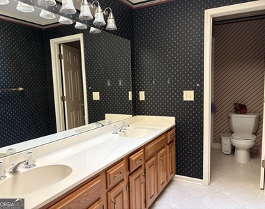 1224 Hunters Drive - Photo Thumbnail 9