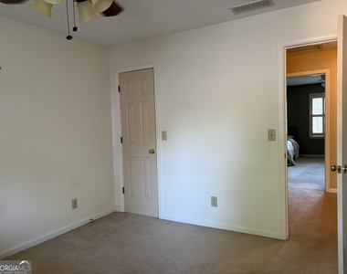 1224 Hunters Drive - Photo Thumbnail 10
