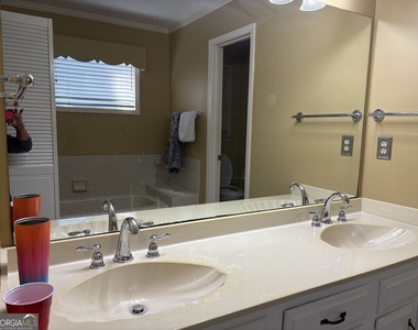 1224 Hunters Drive - Photo Thumbnail 18