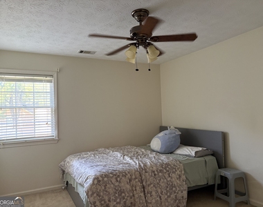 1224 Hunters Drive - Photo Thumbnail 11