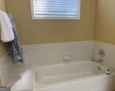 1224 Hunters Drive - Photo Thumbnail 17