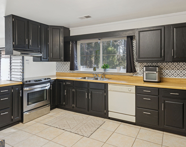 115 Pine Tree Drive - Photo Thumbnail 2