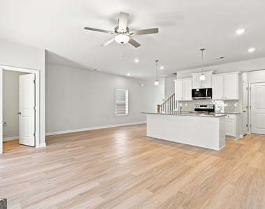 387 Lanier Circle - Photo Thumbnail 6