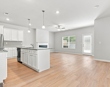 387 Lanier Circle - Photo Thumbnail 3