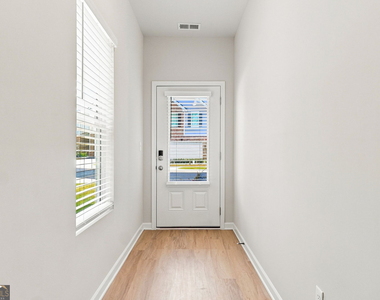 387 Lanier Circle - Photo Thumbnail 2