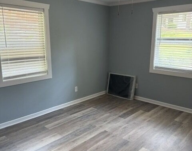 2005 Harwinor Road Se - Photo Thumbnail 6