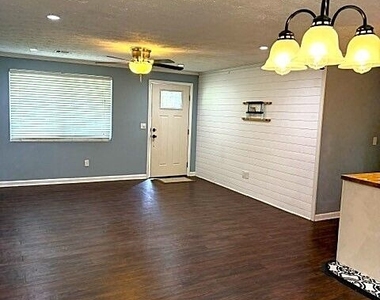 2005 Harwinor Road Se - Photo Thumbnail 1