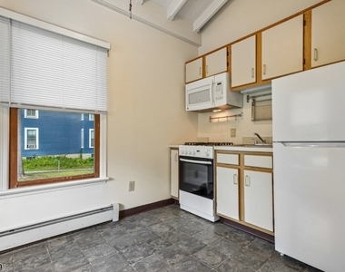 57 Park Ave, Unit B - Photo Thumbnail 8