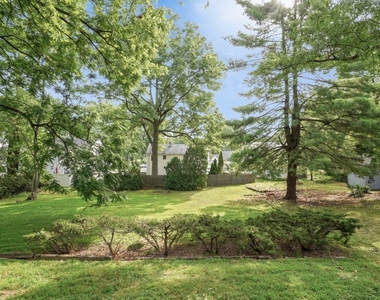 57 Park Ave, Unit B - Photo Thumbnail 17