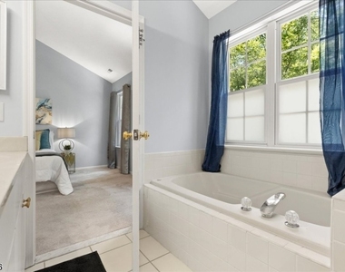 21 Cambridge Ct - Photo Thumbnail 17