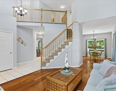 21 Cambridge Ct - Photo Thumbnail 4