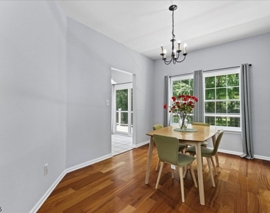 21 Cambridge Ct - Photo Thumbnail 6