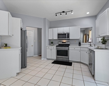 21 Cambridge Ct - Photo Thumbnail 9