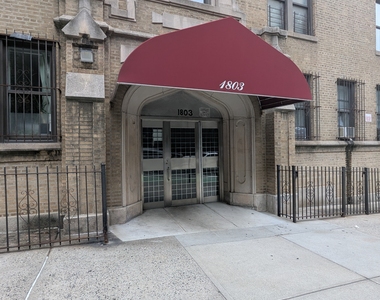 1803 Riverside Drive - Photo Thumbnail 15