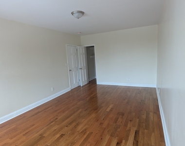 1803 Riverside Drive - Photo Thumbnail 4