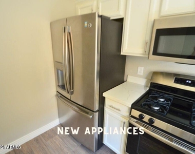 1023 W Janice Drive - Photo Thumbnail 9