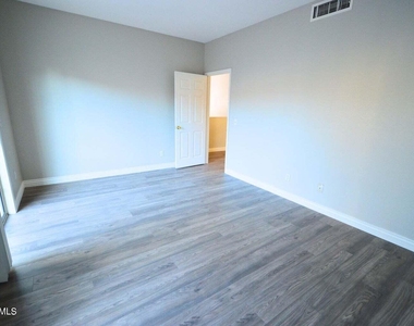 1023 W Janice Drive - Photo Thumbnail 22