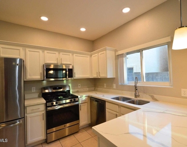 1023 W Janice Drive - Photo Thumbnail 10