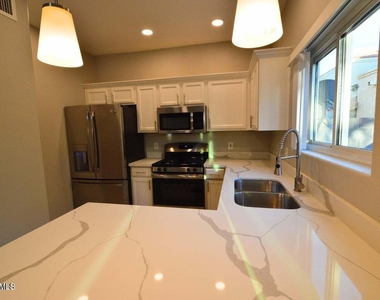 1023 W Janice Drive - Photo Thumbnail 15