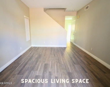 1023 W Janice Drive - Photo Thumbnail 3