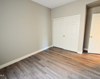 1023 W Janice Drive - Photo Thumbnail 28