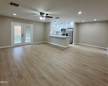 2532 E Bluefield Avenue - Photo Thumbnail 2