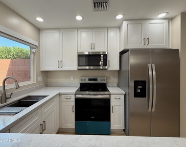 2532 E Bluefield Avenue - Photo Thumbnail 5