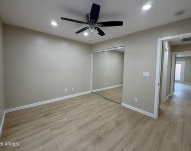 2532 E Bluefield Avenue - Photo Thumbnail 11