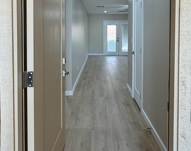 2532 E Bluefield Avenue - Photo Thumbnail 1