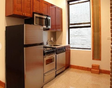 East 52 Street - Photo Thumbnail 4
