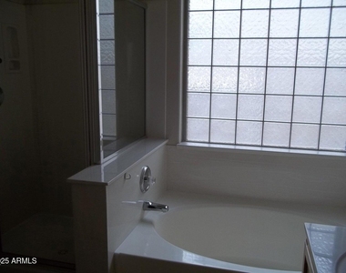 2037 E Riviera Drive - Photo Thumbnail 11