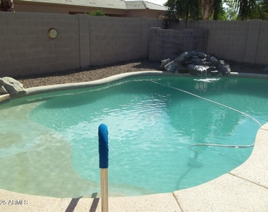 2037 E Riviera Drive - Photo Thumbnail 12